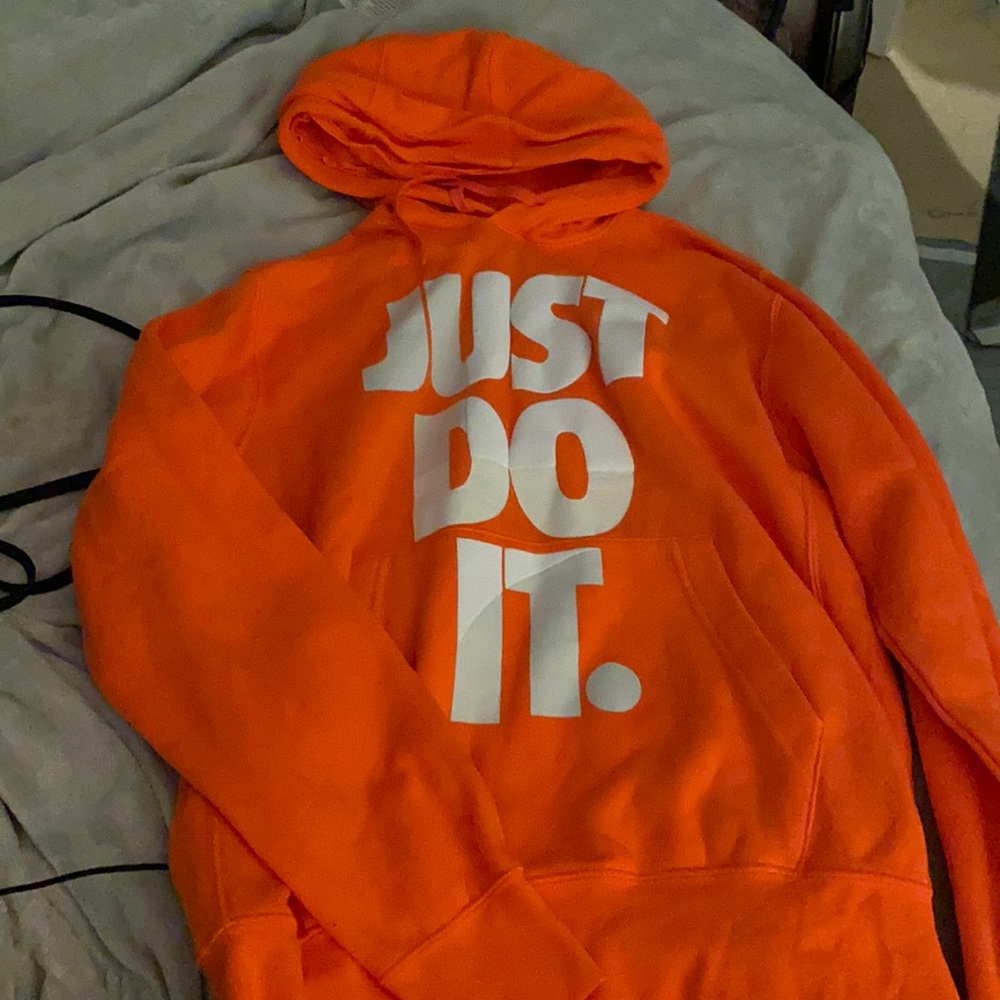 Nike men’s medium hoodie. Worn once.